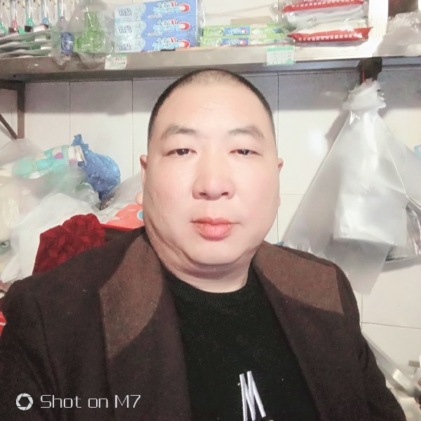 巨人执着的照片
