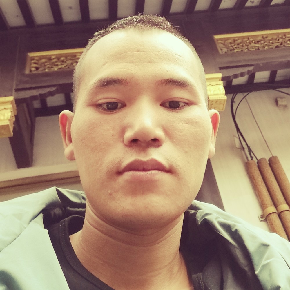 唇膏向翩飞的照片