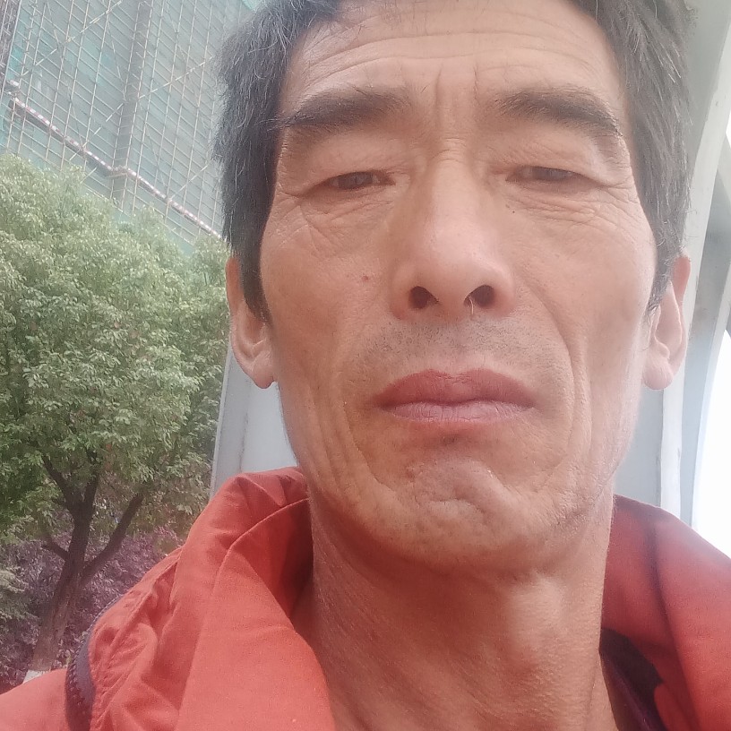 绿草請留胡子的照片