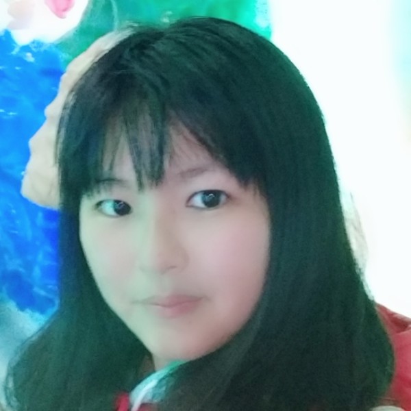 魁梧霓裳的照片