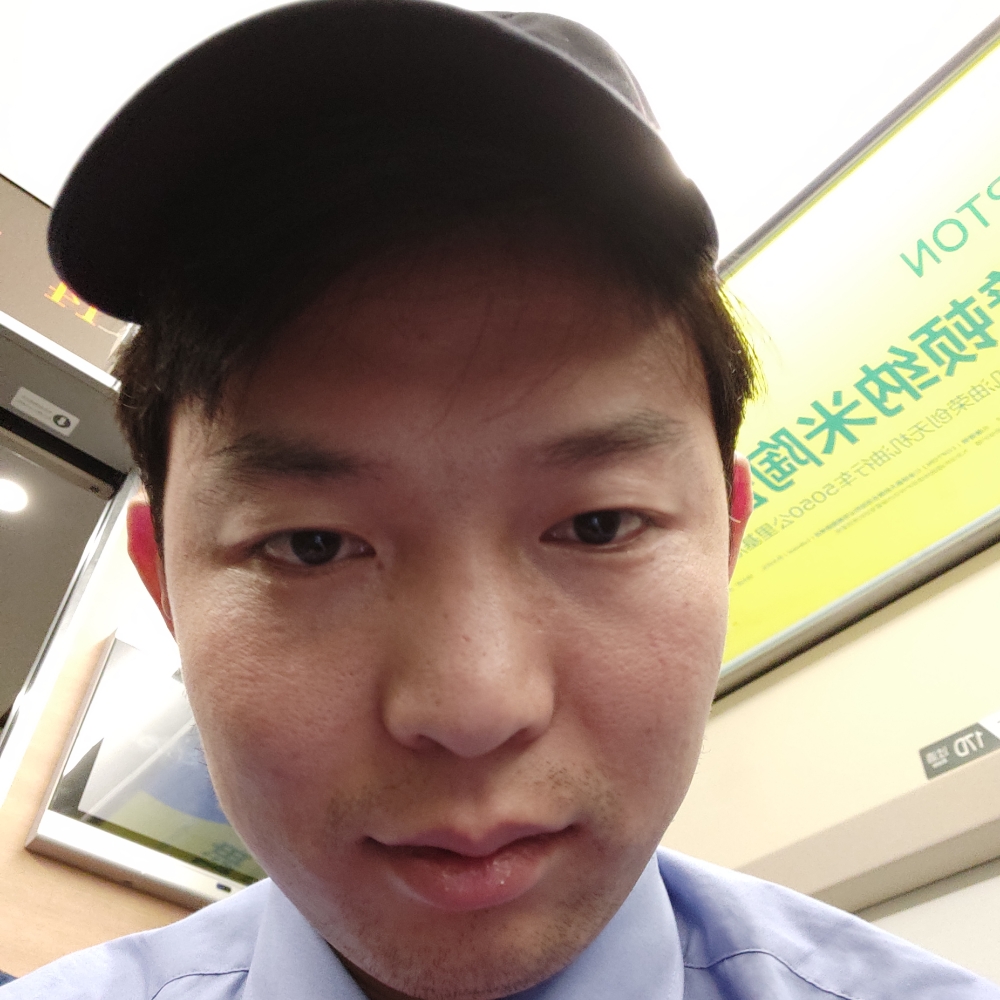 平湖专注的照片