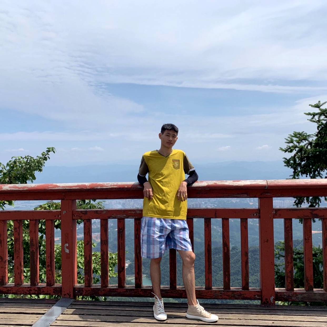 秀丽挽手冬瓜的照片