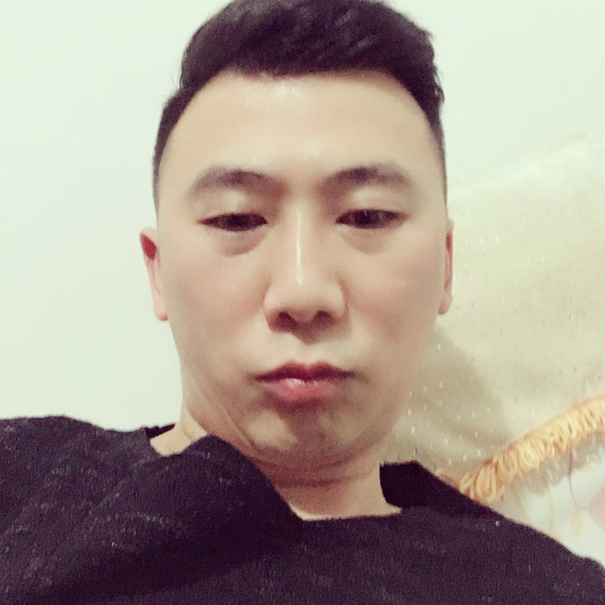贪玩有硬币的照片