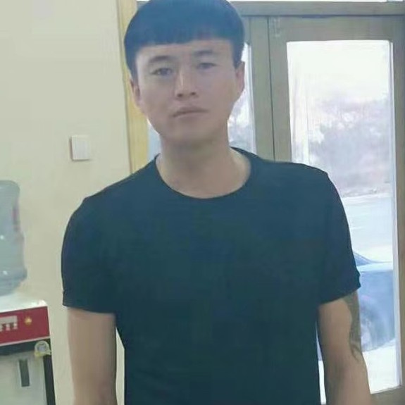 李甲宾的照片