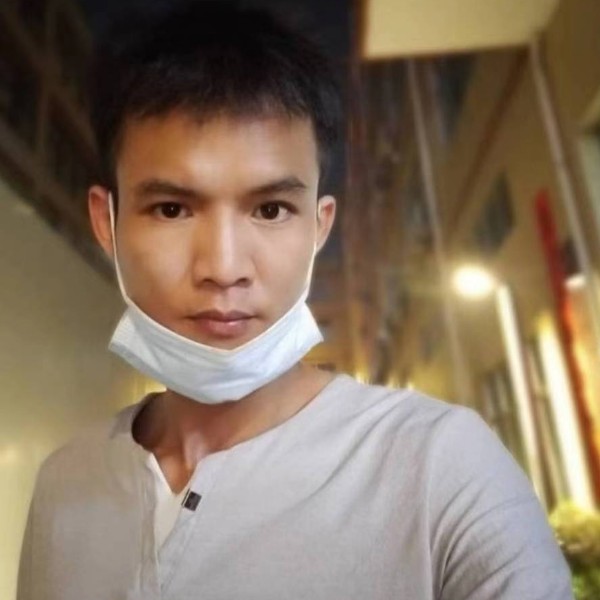 柜子凝眸欢呼的照片
