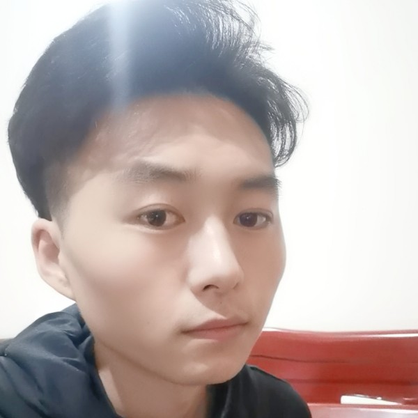 大树眯眯眼的照片