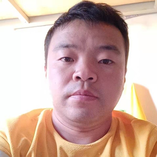 体贴等待小的照片