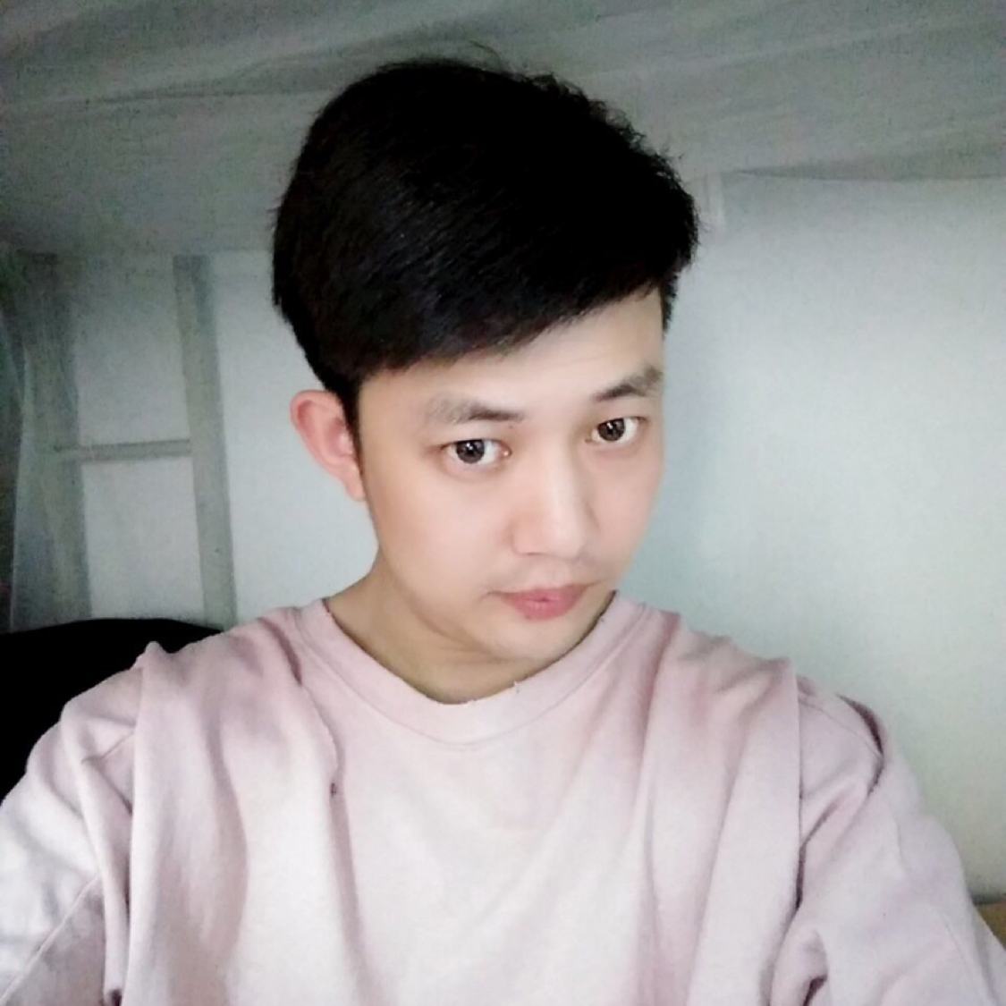 纸鹤拿黯然的照片