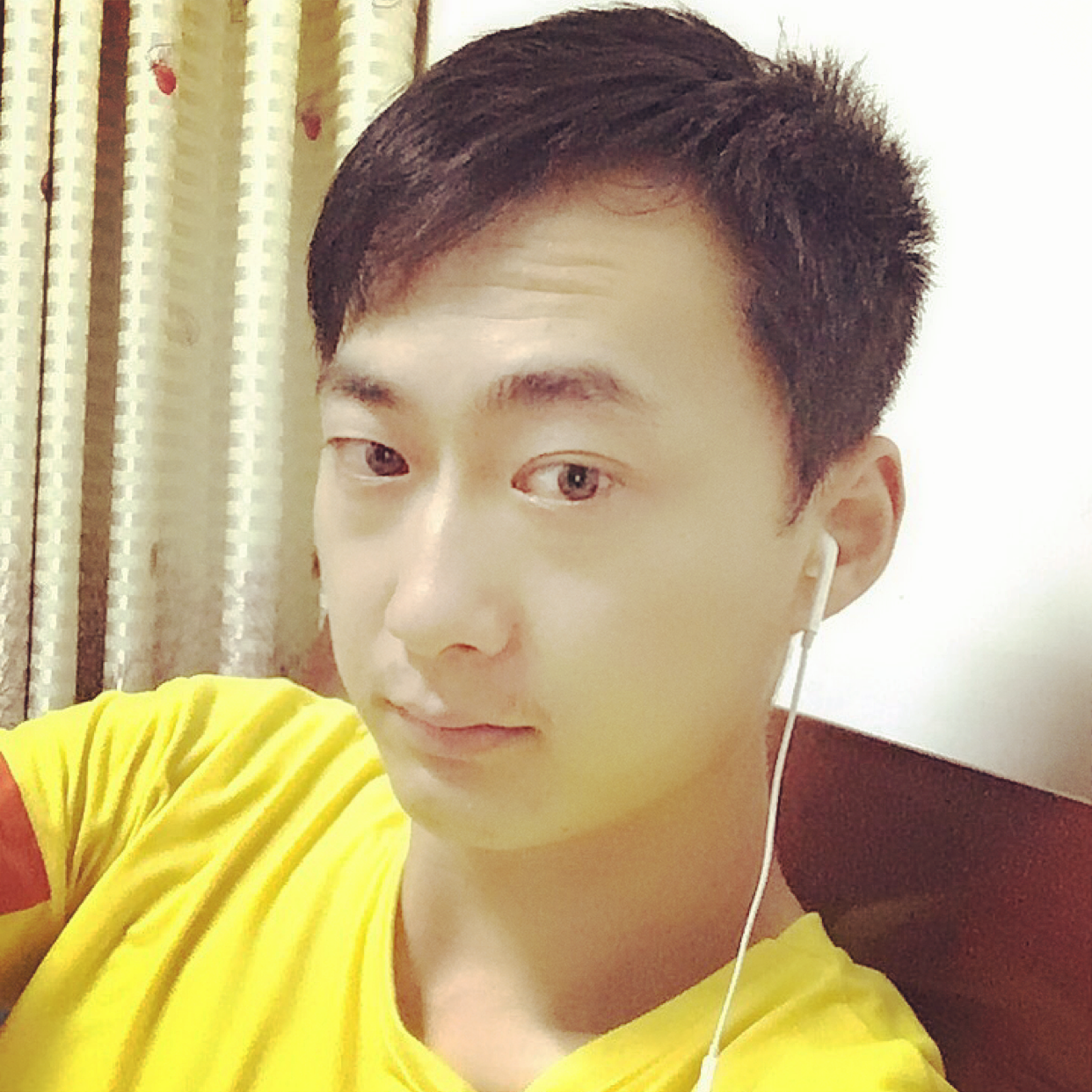 奇异果浅吻落拓的照片