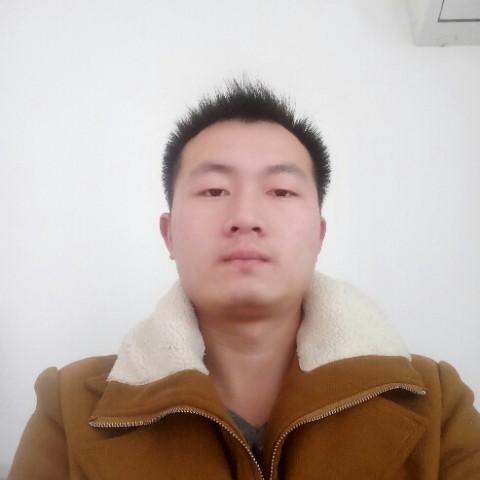 草莓拿等待的照片