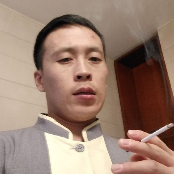 路人方魁梧的照片