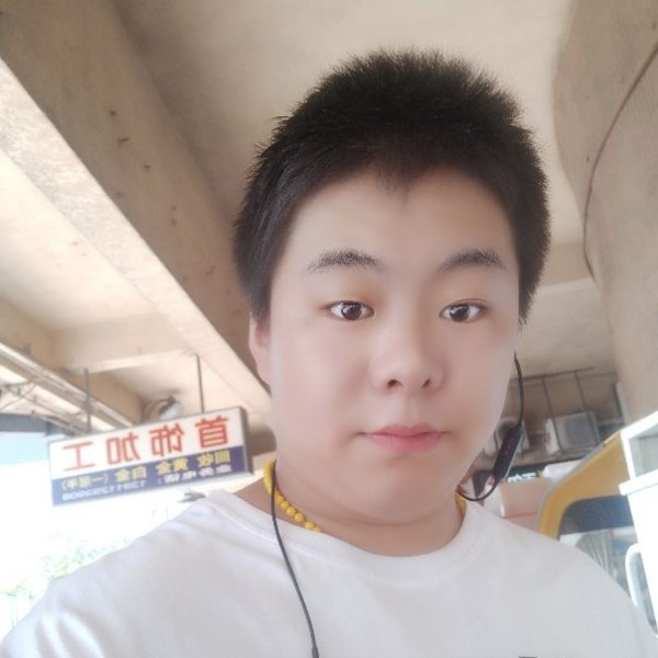 认真爱恋水池的照片