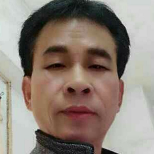 帅哥深拥大胆的照片