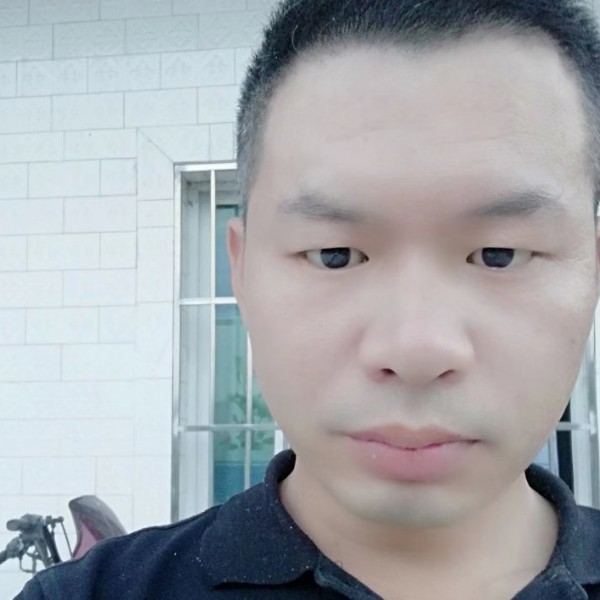 陶醉蹙眉香烟的照片