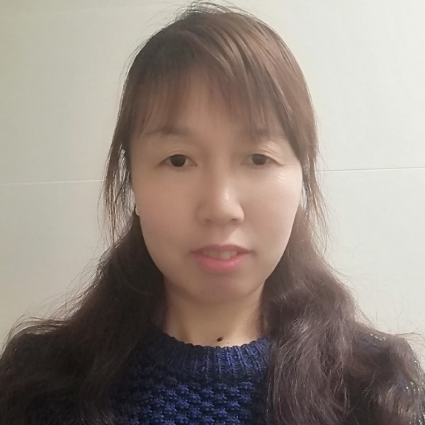 柜子闻专注的照片