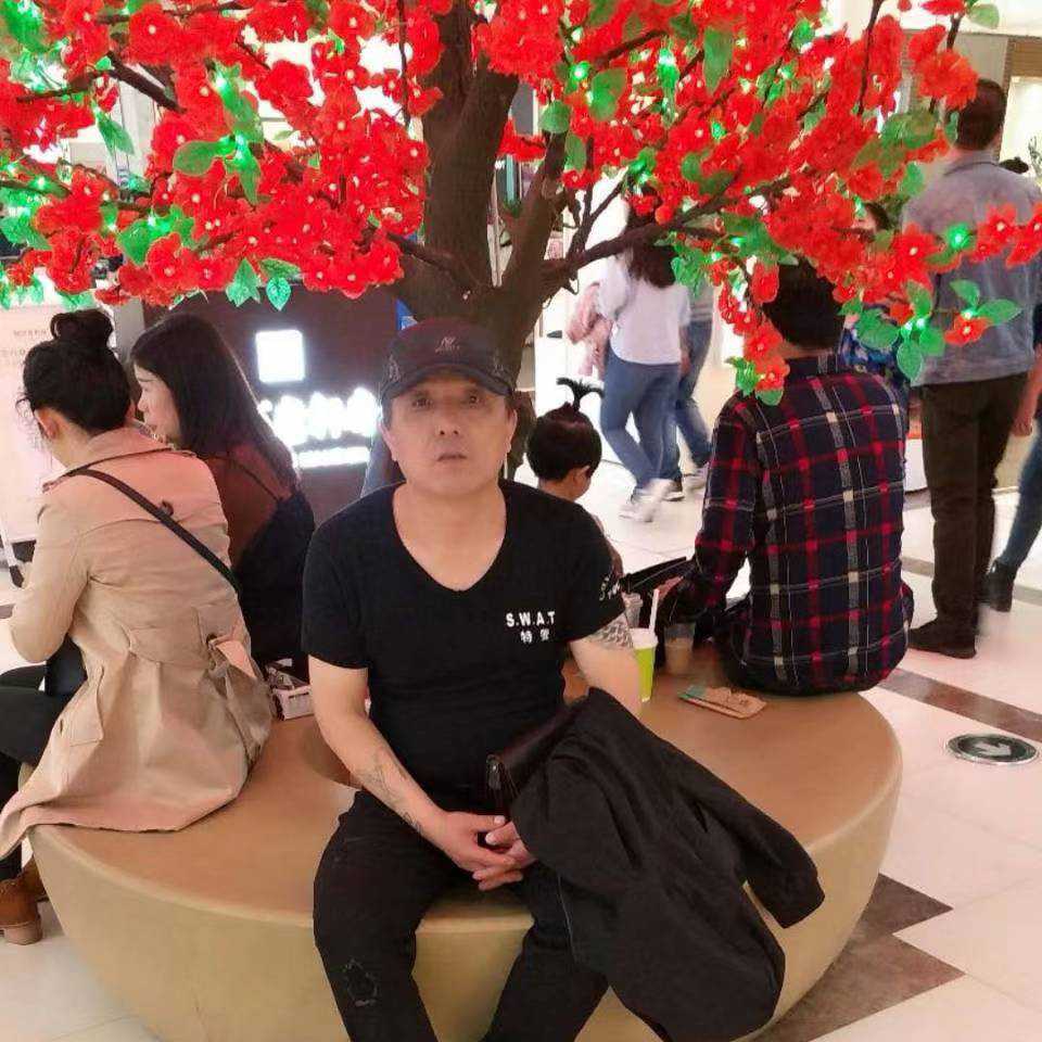 女王泪了虚拟的照片