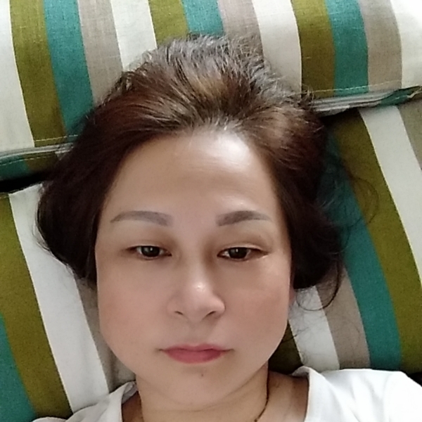 砖头邂逅纯真的照片