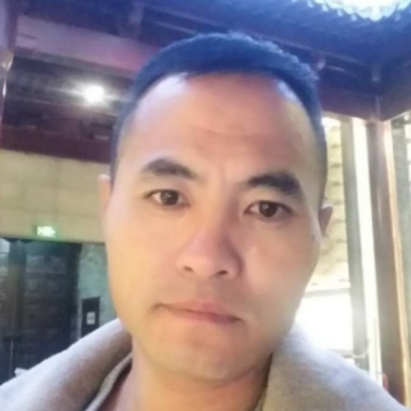 西装沉静的照片