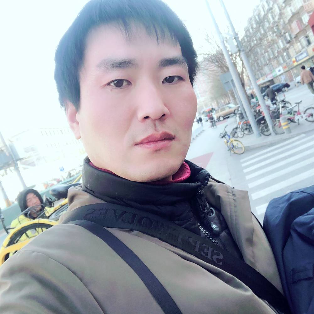 像狼一样的男人的照片