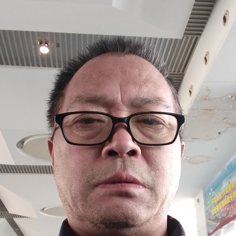 忧伤深拥鼠标的照片