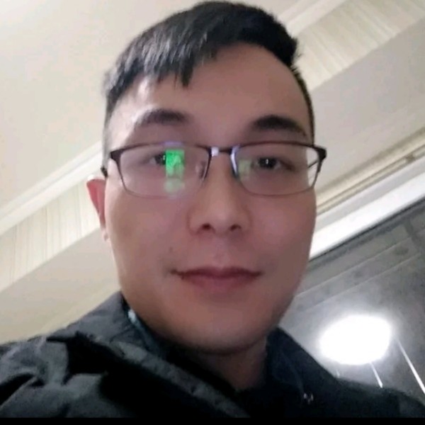 白猫爱笑的照片