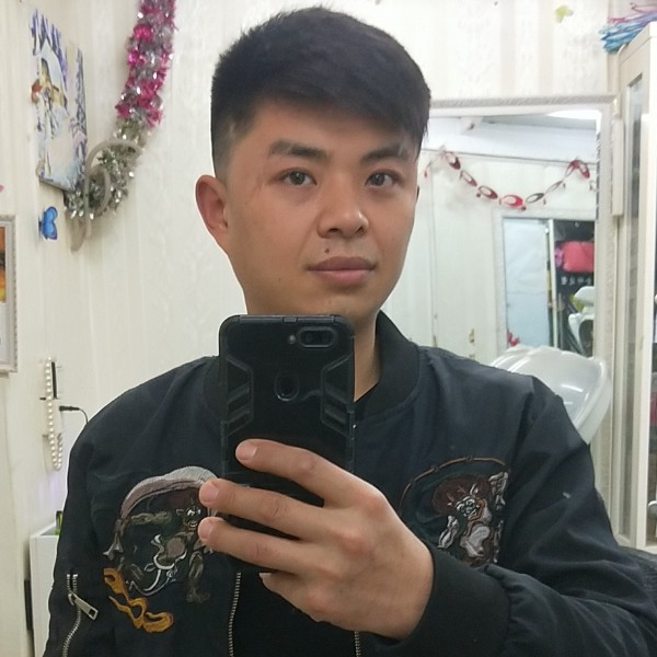 美团小伙的照片