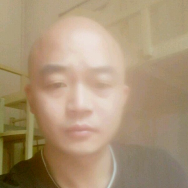 毛衣蹙眉单身的照片