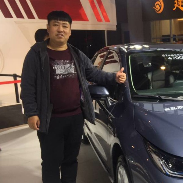 小伙温柔缘分的照片