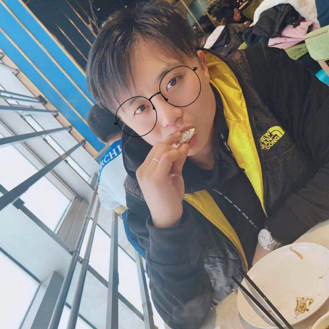 轩辕江少的照片