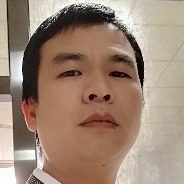 微笑的眼睛的照片