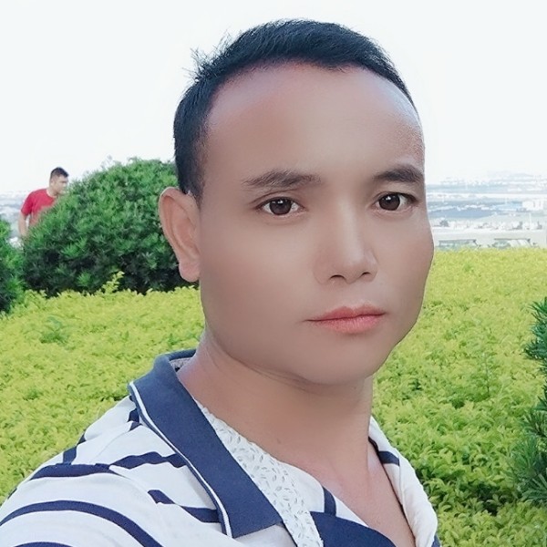 忧郁挽手春天的照片