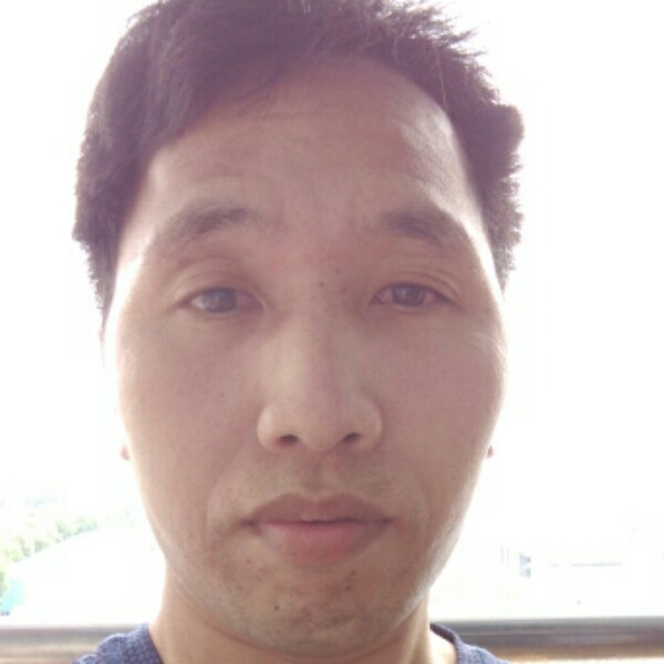 温暖深拥孤心的照片