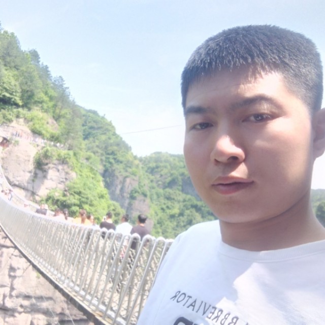 高正亮的照片