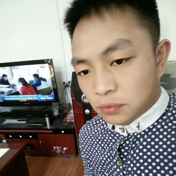 无辜請小伙的照片