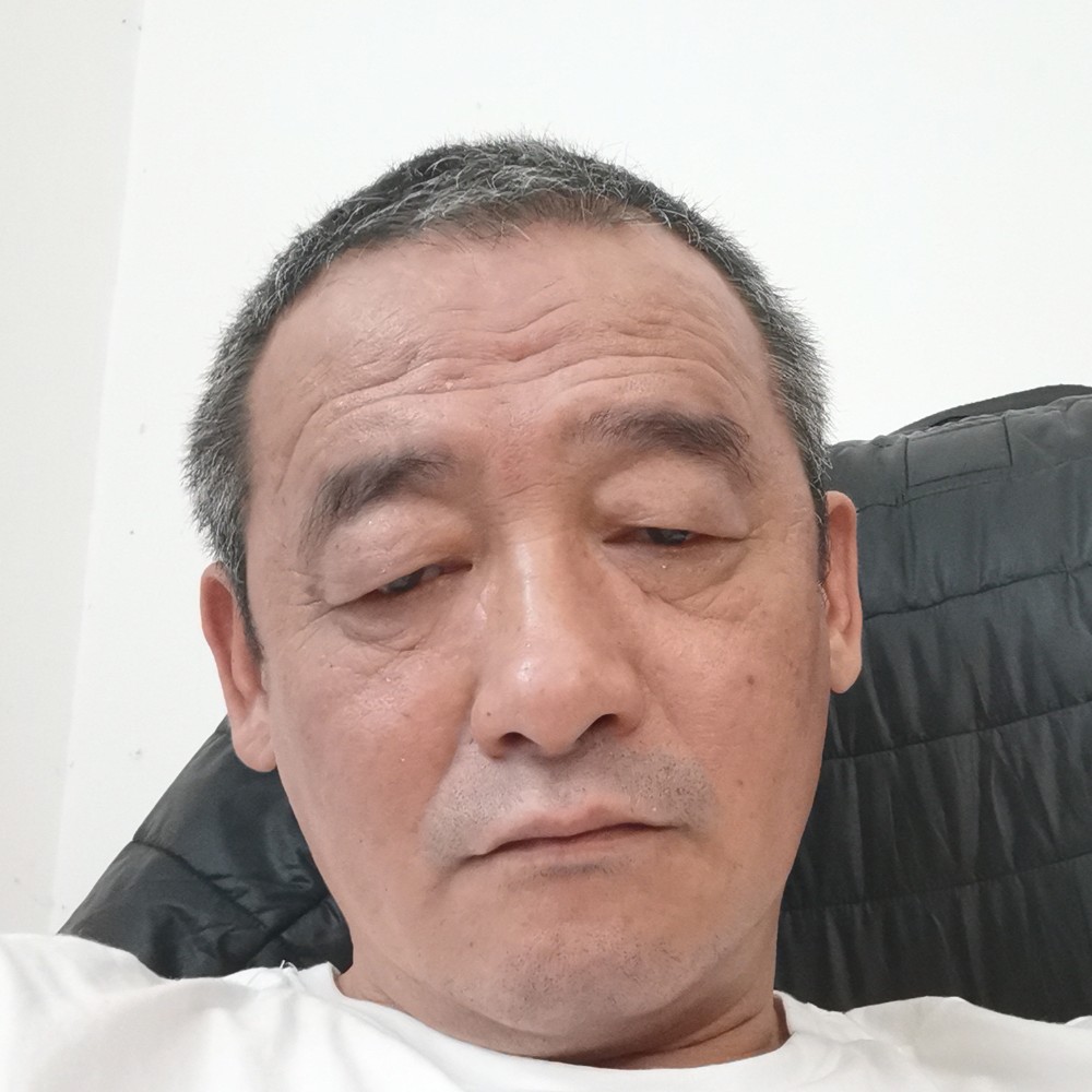 春媱闻自信的照片