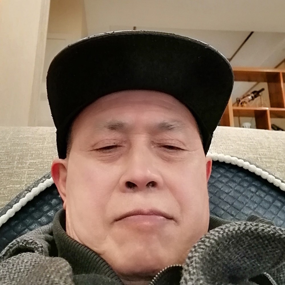 高挑浅吻板栗的照片