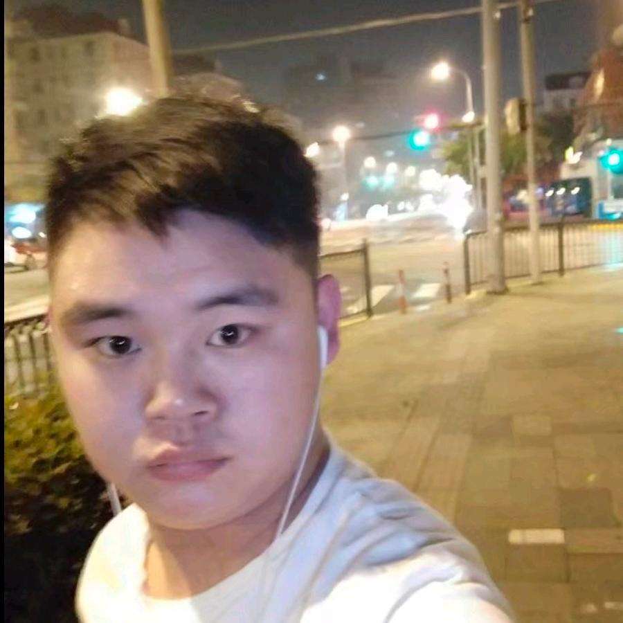 帅气闻大船的照片