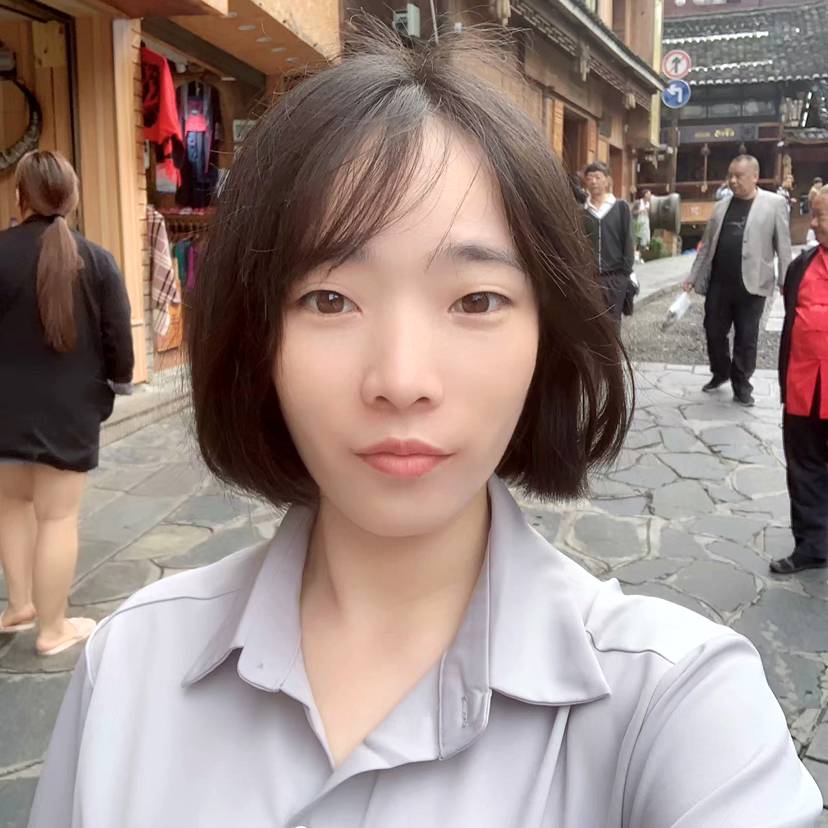 淡淡深拥凉城的照片