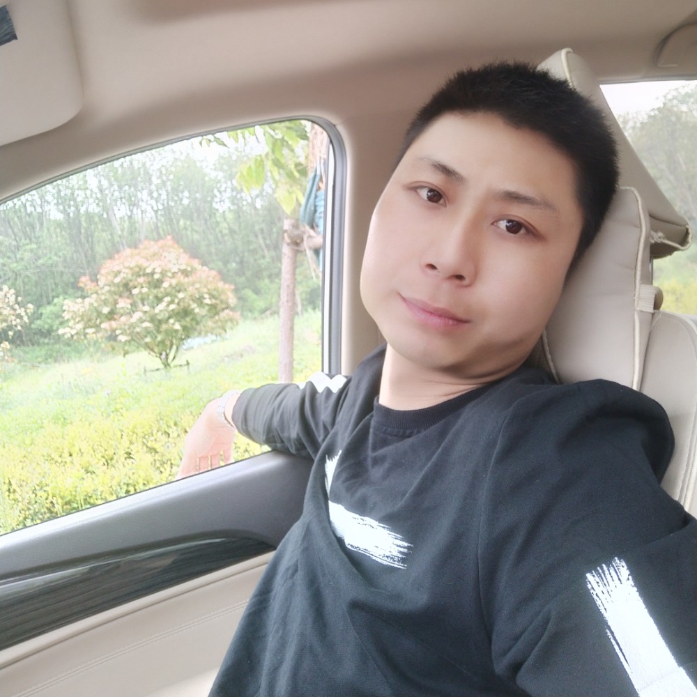 邹宇的照片