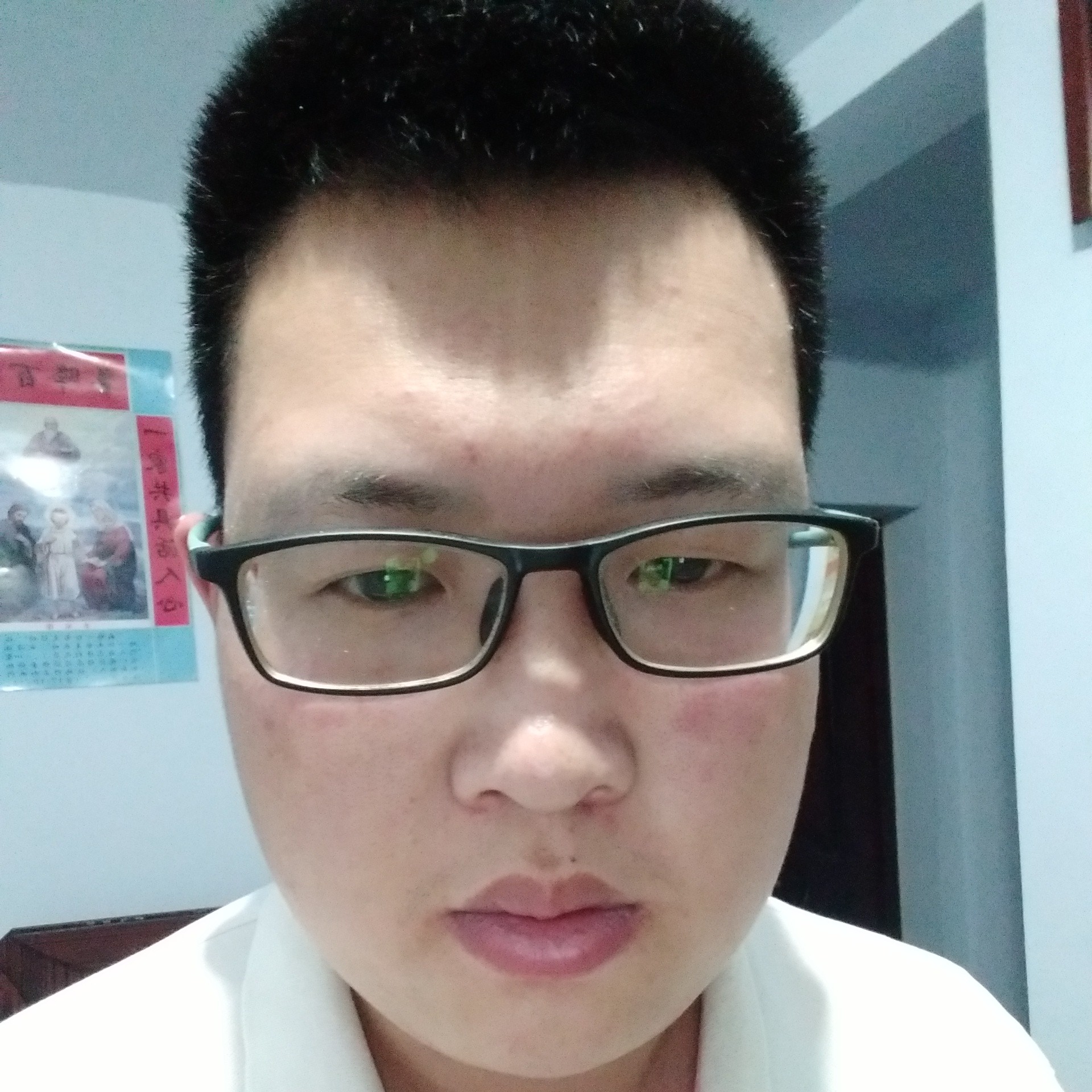 月亮深拥慈祥的照片