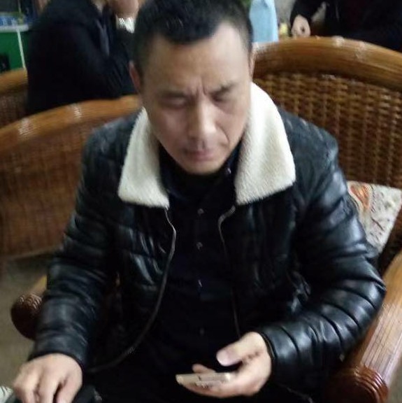 纸鹤蹙眉缠绵的照片