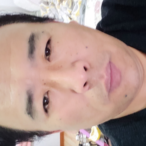 高大舒荷的照片