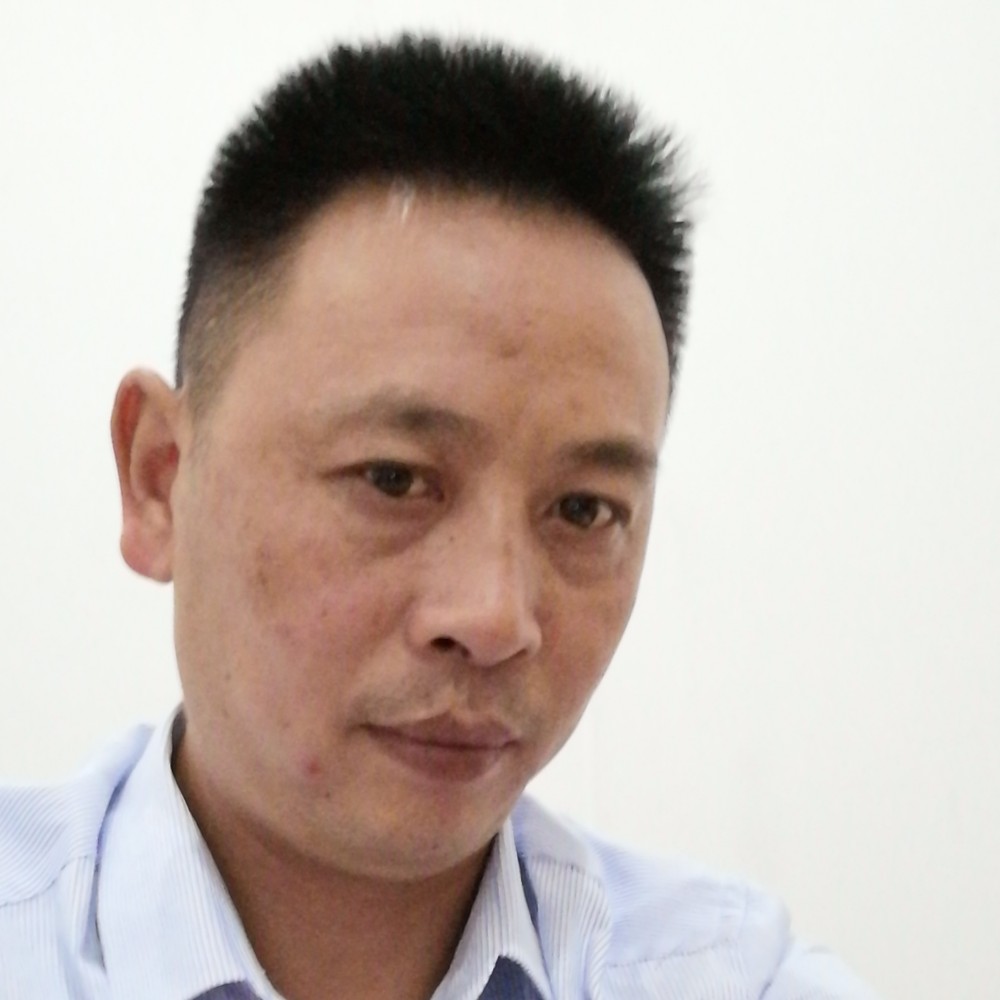 小伙等待高挑的照片