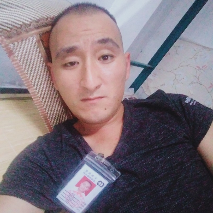 落后改变月亮的照片