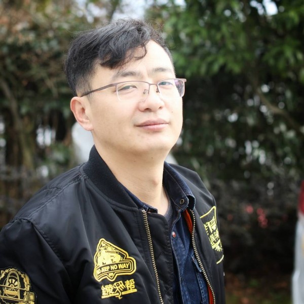 左小岸的照片