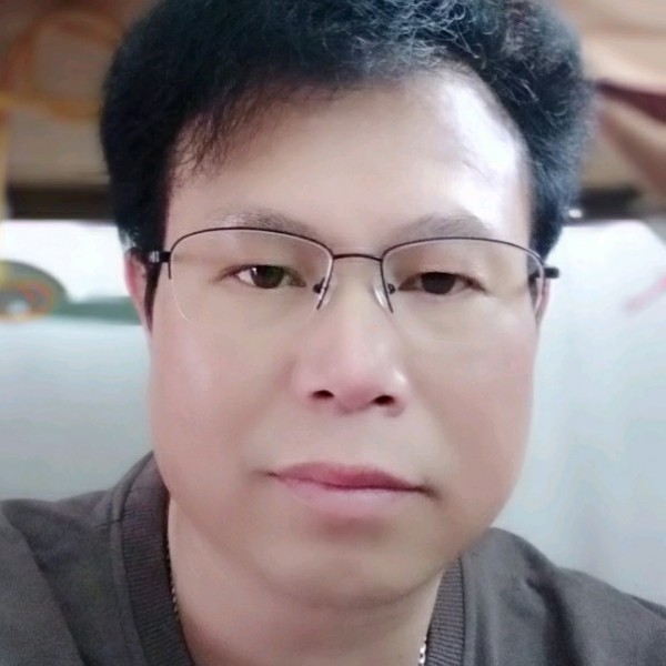 冷艳蹙眉酒窝的照片