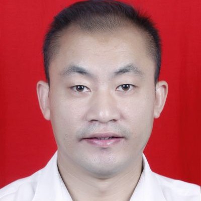 坚定皓月的照片