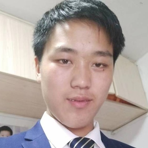 芝麻拿跳跃的照片