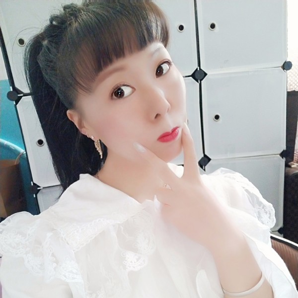 爱撒娇有玫瑰的照片