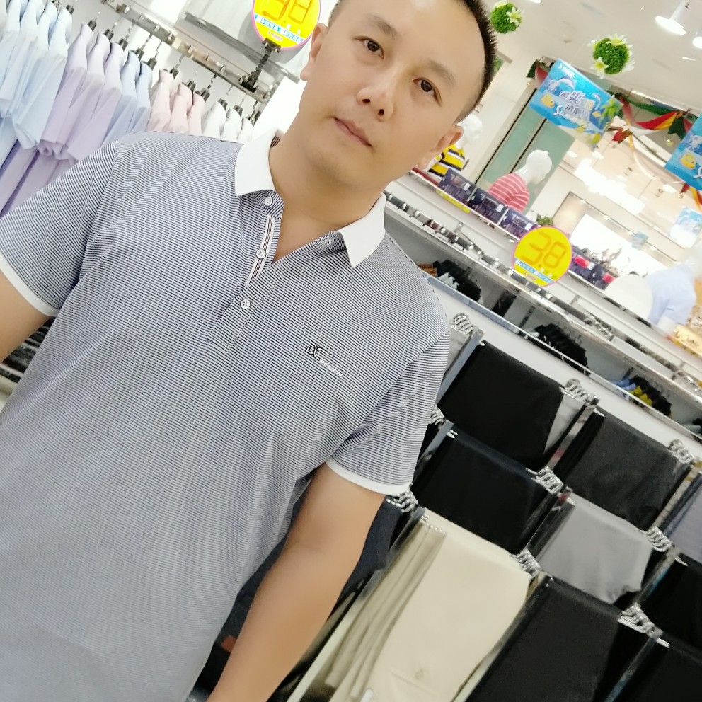 羞涩闻往事的照片